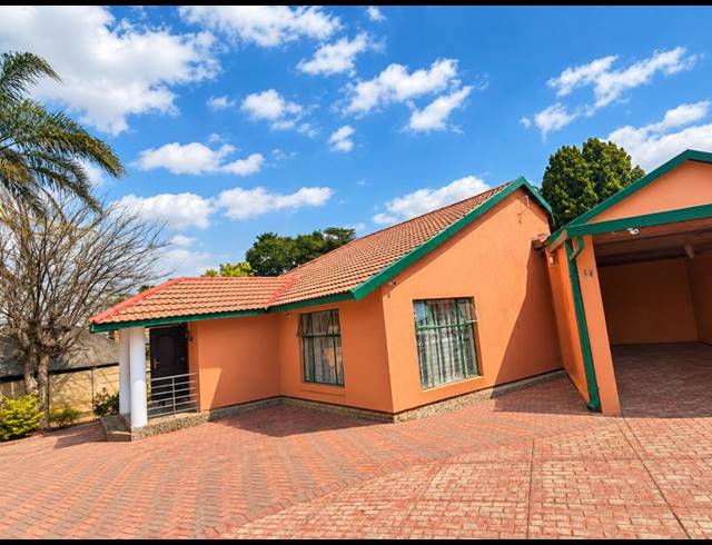 4 BEDROOM HOUSE FOR SALE IN HEUWELOORD